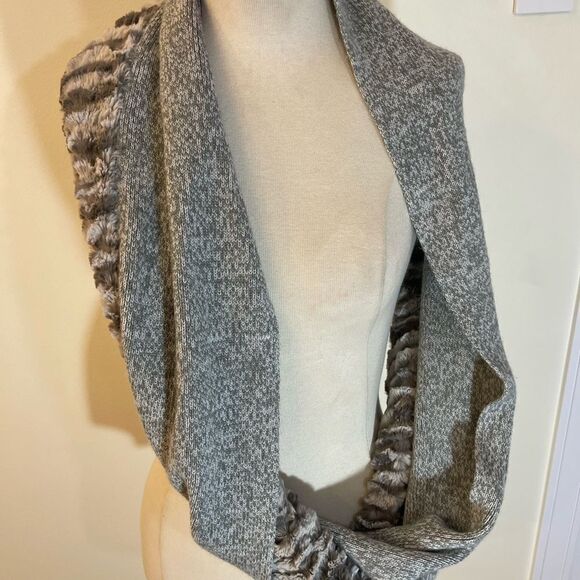 Faux-fur infinity scarf | 13’’x54’’ | Faux- Fur one piece wrap around scarf - Picture 8 of 10